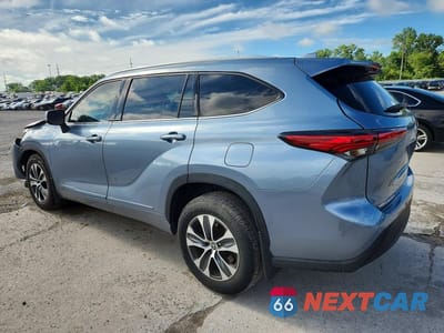 Drugie zdjęcie samochodu z przodu: 2022 TOYOTA HIGHLANDER XLE VIN:5TDHZRBH6NS203897 - miniatura