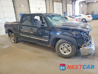 Czwarte zdjęcie samochodu z boku: 2005 CHEVROLET SILVERADO K2500 HEAVY DUTY VIN:1GCHK232X5F952871 - miniatura