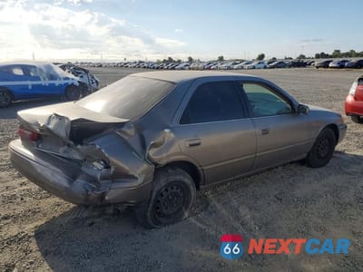 Trzecie zdjęcie samochodu z tyłu: 1999 TOYOTA CAMRY LE VIN:4T1BG22K5XU435965 - miniatura