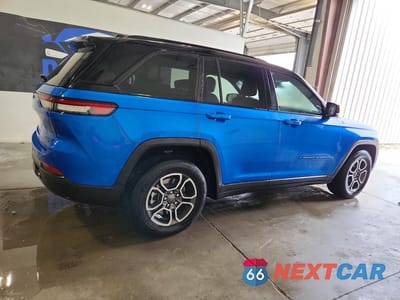 Trzecie zdjęcie samochodu z tyłu: 2024 JEEP GRAND CHEROKEE TRAILHAWK 4XE VIN:1C4RJYC67R8941527 - miniatura
