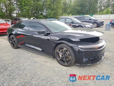 Czwarte zdjęcie samochodu z boku: 2023 LUCID MOTORS AIR TOURING VIN:50EA1TEA2PA008217 - miniatura