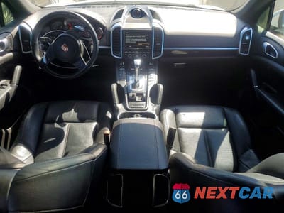 Zdjęcie 8 z 13 samochodu: 2013 PORSCHE CAYENNE VIN:WP1AA2A21DLA09547 - miniatura