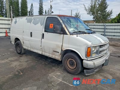 Czwarte zdjęcie samochodu z boku: 2002 CHEVROLET EXPRESS G2500 VIN:1GCFG25M521112187 - miniatura