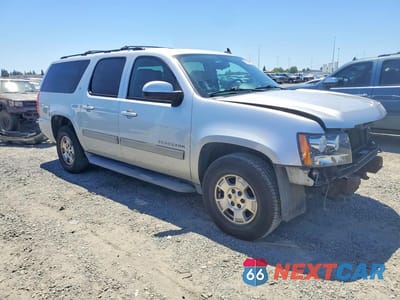 Czwarte zdjęcie samochodu z boku: 2013 CHEVROLET SUBURBAN C1500 LT VIN:1GNSCJE01DR230492 - miniatura