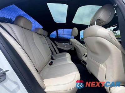 Zdjęcie 6 z 10 samochodu: 2018 MERCEDES-BENZ E 300 VIN:WDDZF4JB8JA371390 - miniatura