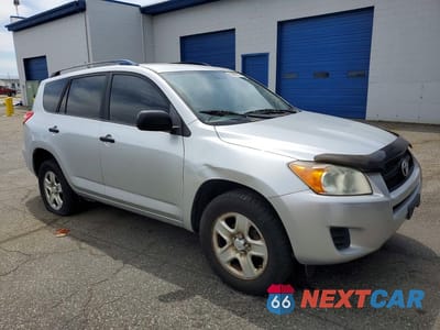 Czwarte zdjęcie samochodu z boku: 2009 TOYOTA RAV4 BASE VIN:JTMBF33V995010042 - miniatura