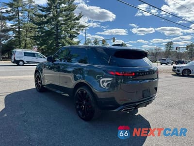 Czwarte zdjęcie samochodu z boku: 2023 LAND ROVER RANGE ROVER SPORT DYNAMIC SE VIN:SAL1L9FU3PA109303 - miniatura