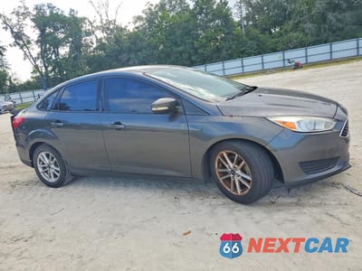 Czwarte zdjęcie samochodu z boku: 2016 FORD FOCUS SE VIN:1FADP3F26GL242684 - miniatura