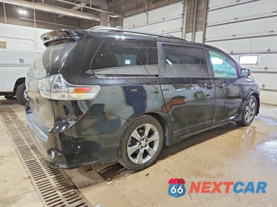 Trzecie zdjęcie samochodu z tyłu: 2025 TOYOTA SIENNA VIN:5TDXK3DC0BS064151 - miniatura