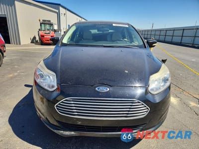 Piąte zdjęcie samochodu w środku: 2017 FORD FOCUS BEV VIN:1FADP3R4XHL230732 - miniatura