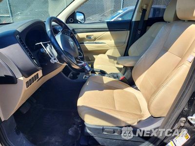 Zdjęcie 7 z 12 samochodu: 2016 MITSUBISHI OUTLANDER GT VIN:JA4JZ4AX4GZ020930 - miniatura