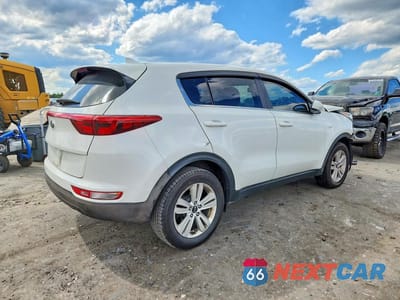Trzecie zdjęcie samochodu z tyłu: 2019 KIA SPORTAGE LX VIN:KNDPMCAC8K7577897 - miniatura