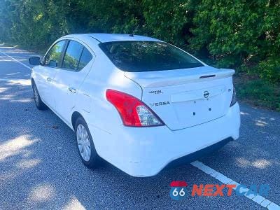 Czwarte zdjęcie samochodu z boku: 2018 NISSAN VERSA SV VIN:3N1CN7AP0JL853962 - miniatura