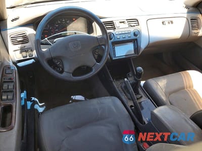 Zdjęcie 8 z 12 samochodu: 2001 HONDA ACCORD EX VIN:1HGCG55671A056811 - miniatura