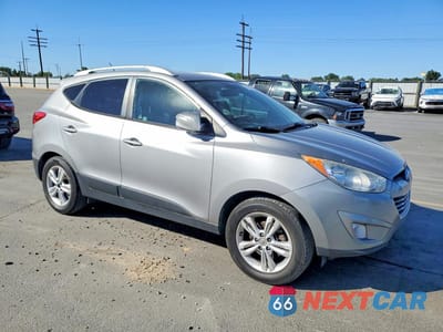 Czwarte zdjęcie samochodu z boku: 2013 HYUNDAI TUCSON GLS VIN:KM8JU3AC5DU638340 - miniatura