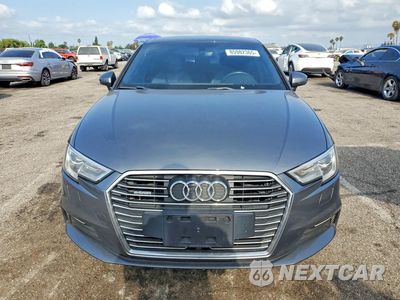Piąte zdjęcie samochodu w środku: 2018 AUDI A3 E-TRON PREMIUM VIN:WAUUPBFF5JA067934 - miniatura
