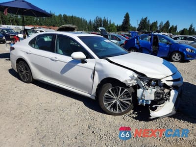 Czwarte zdjęcie samochodu z boku: 2018 TOYOTA CAMRY SE VIN:4T1B11HK4JU526249 - miniatura