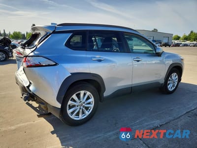Trzecie zdjęcie samochodu z tyłu: 2022 TOYOTA COROLLA CROSS XLE VIN:7MUBAABG1NV041933 - miniatura