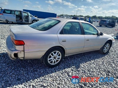 Trzecie zdjęcie samochodu z tyłu: 2001 TOYOTA CAMRY XLE V6 VIN:4T1BF28K21U959527 - miniatura
