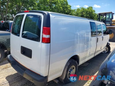 Trzecie zdjęcie samochodu z tyłu: 2024 CHEVROLET EXPRESS 2500 CARGO DELIVERY VAN VIN:1GCWGBF71R1282078 - miniatura