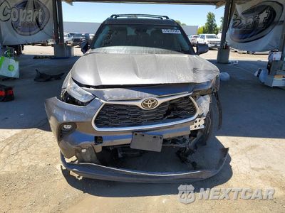 Piąte zdjęcie samochodu w środku: 2020 TOYOTA HIGHLANDER XLE VIN:5TDHZRBH1LS030318 - miniatura