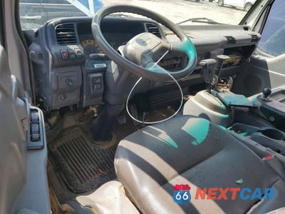 Zdjęcie 8 z 13 samochodu: 2007 ISUZU NPR VIN:JALC4B16277011212 - miniatura