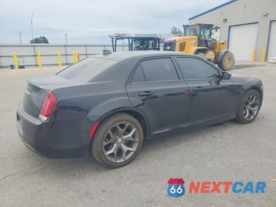 Trzecie zdjęcie samochodu z tyłu: 2019 CHRYSLER 300 TOURING VIN:2C3CCAAG3KH502610 - miniatura