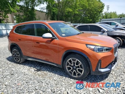 Czwarte zdjęcie samochodu z boku: 2023 BMW X1 XDRIVE28I VIN:WBX73EF00P5Y10870 - miniatura