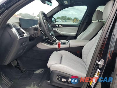 Zdjęcie 7 z 13 samochodu: 2025 BMW X5 XDRIVE50E VIN:5UX43EU06S9Y16742 - miniatura