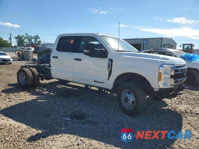 Czwarte zdjęcie samochodu z boku: 2025 FORD F350 SUPER DUTY VIN:1FT8W3DT6SEC97983 - miniatura