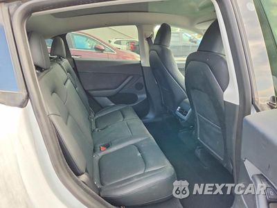 Zdjęcie 10 z 13 samochodu: 2023 TESLA MODEL Y VIN:7SAYGDEE7PA058757 - miniatura