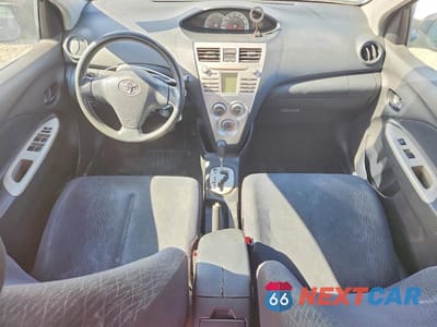 Zdjęcie 8 z 13 samochodu: 2008 TOYOTA YARIS BASE VIN:JTDBT923184012447 - miniatura