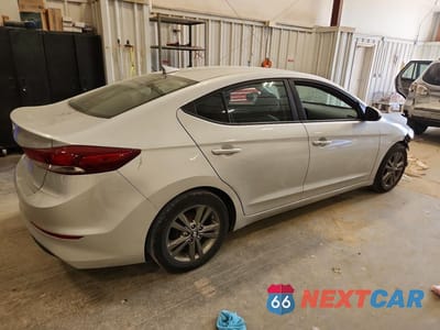 Trzecie zdjęcie samochodu z tyłu: 2017 HYUNDAI ELANTRA SE VIN:5NPD84LF0HH114449 - miniatura