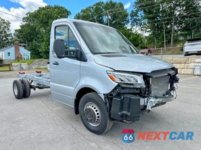 Czwarte zdjęcie samochodu z boku: 2025 MERCEDES-BENZ SPRINTER 4500 VIN:W1X9N33Y1SN355924 - miniatura