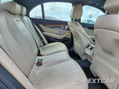 Zdjęcie 37 z 48 samochodu: 2017 MERCEDES-BENZ E 300 4MATIC VIN:WDDZF4KB6HA012791 - miniatura