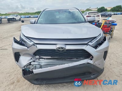 Piąte zdjęcie samochodu w środku: 2024 TOYOTA RAV4 XLE VIN:2T3W1RFV4RC281695 - miniatura
