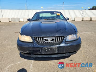 Piąte zdjęcie samochodu w środku: 2000 FORD MUSTANG VIN:1FAFP4047YF123843 - miniatura