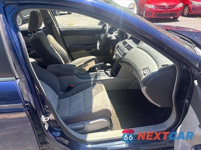 Piąte zdjęcie samochodu w środku: 2008 HONDA ACCORD LXP VIN:1HGCP26418A085775 - miniatura