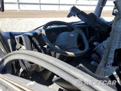 Zdjęcie 8 z 14 samochodu: 2023 ISUZU NPR HD FLATBED TRUCK VIN:54DC4W1D2PS203956 - miniatura
