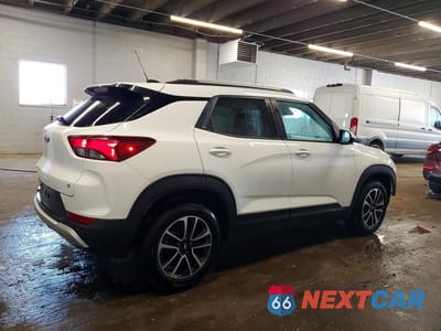 Trzecie zdjęcie samochodu z tyłu: 2025 CHEVROLET TRAILBLAZER LT VIN:KL79MPSL8SB178982 - miniatura