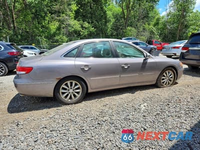 Trzecie zdjęcie samochodu z tyłu: 2006 HYUNDAI AZERA SE VIN:KMHFC46FX6A085934 - miniatura