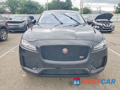 Piąte zdjęcie samochodu w środku: 2017 JAGUAR F-PACE S VIN:SADCM2BV2HA074195 - miniatura