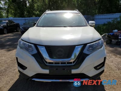 Piąte zdjęcie samochodu w środku: 2018 NISSAN ROGUE S VIN:5N1AT2MV3JC747150 - miniatura