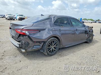 Trzecie zdjęcie samochodu z tyłu: 2022 TOYOTA CAMRY SE VIN:4T1T11AK5NU617406 - miniatura