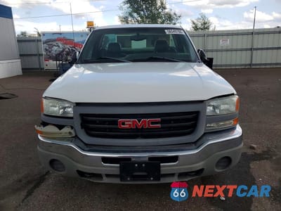 Piąte zdjęcie samochodu w środku: 2004 GMC NEW SIERRA C1500 VIN:1GTEC14X44Z284924 - miniatura