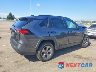 Trzecie zdjęcie samochodu z tyłu: 2025 TOYOTA RAV4 LE VIN:4T3LWRFV6SU166394 - miniatura