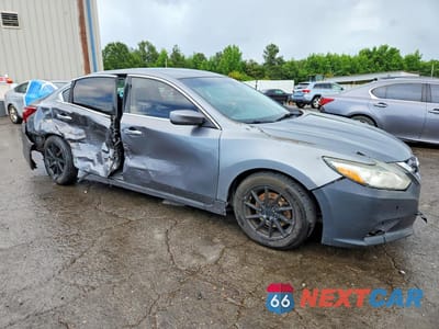 Czwarte zdjęcie samochodu z boku: 2018 NISSAN ALTIMA 2.5 SV VIN:1N4AL3AP6JC239857 - miniatura