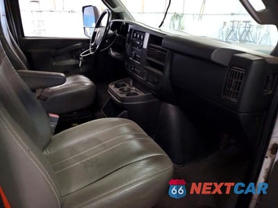 Zdjęcie 8 z 12 samochodu: 2019 CHEVROLET EXPRESS BOX TRUCK VIN:1HA3GTCG4KN000748 - miniatura