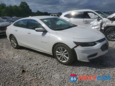 Czwarte zdjęcie samochodu z boku: 2018 CHEVROLET MALIBU LT VIN:1G1ZD5ST3JF268256 - miniatura