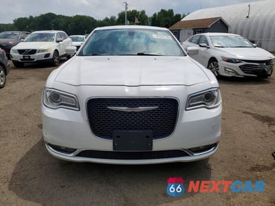 Piąte zdjęcie samochodu w środku: 2016 CHRYSLER 300 LIMITED VIN:2C3CCARG7GH262098 - miniatura
